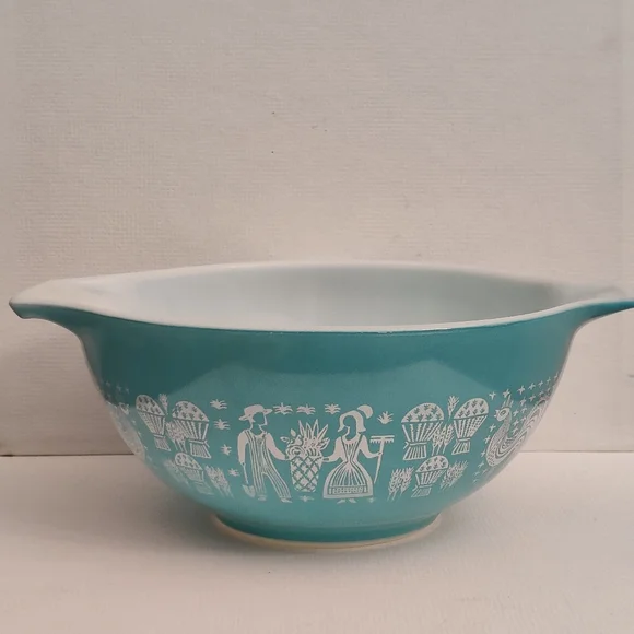 Vintage 50s Turquoise Amish Butterprint Pyrex Bowl - Picture 9 of 10